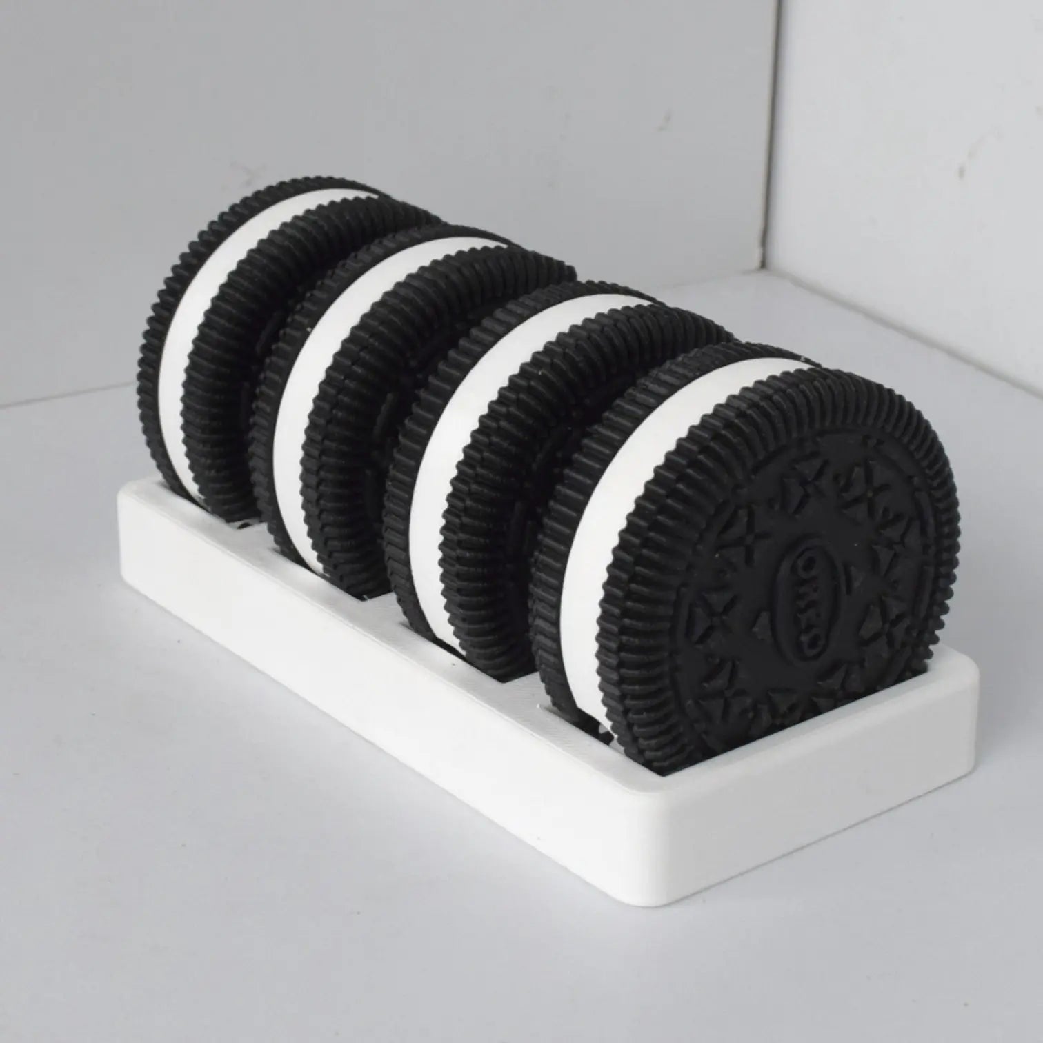 3D Printed Cookie Cable Organizer Set - 4-Piece Realistic Cookie Stand with Tray, Unique Desktop Accessories for Tech Enthusiasts and Plush Mini Fidget Animal, Ideal Gift for Italian Brainrot Toy Lovers