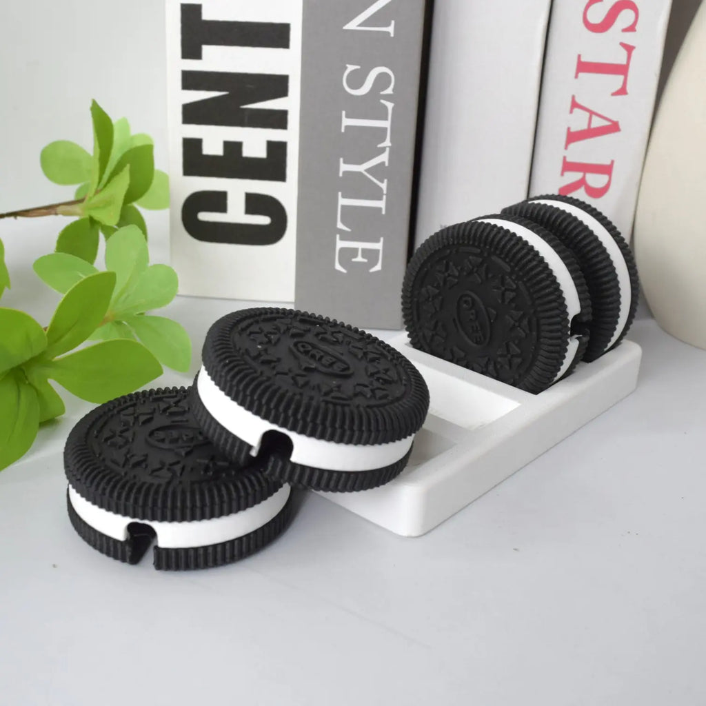 3D Printed Cookie Cable Organizer Set - 4-Piece Realistic Cookie Stand with Tray, Unique Desktop Accessories for Tech Enthusiasts and Plush Mini Fidget Animal, Ideal Gift for Italian Brainrot Toy Lovers