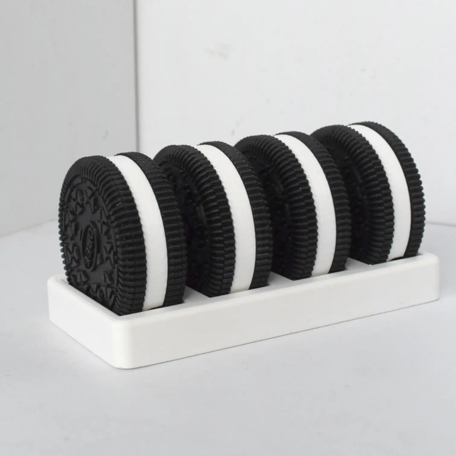 3D Printed Cookie Cable Organizer Set - 4-Piece Realistic Cookie Stand with Tray, Unique Desktop Accessories for Tech Enthusiasts and Plush Mini Fidget Animal, Ideal Gift for Italian Brainrot Toy Lovers